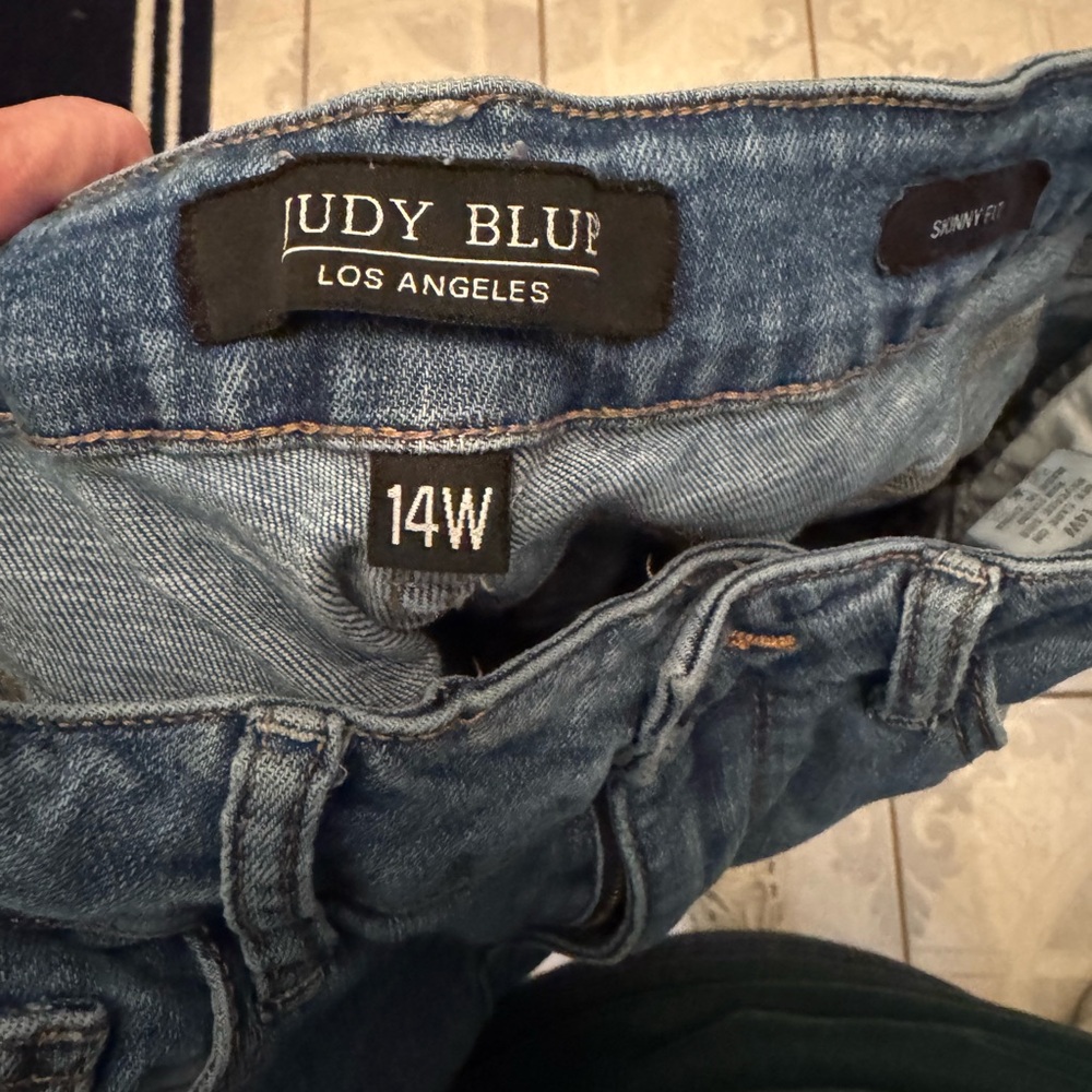 Judy Blues DANDELION EMBROIDERED HIGH RISE SKINNY Jeans - Picture 8 of 16